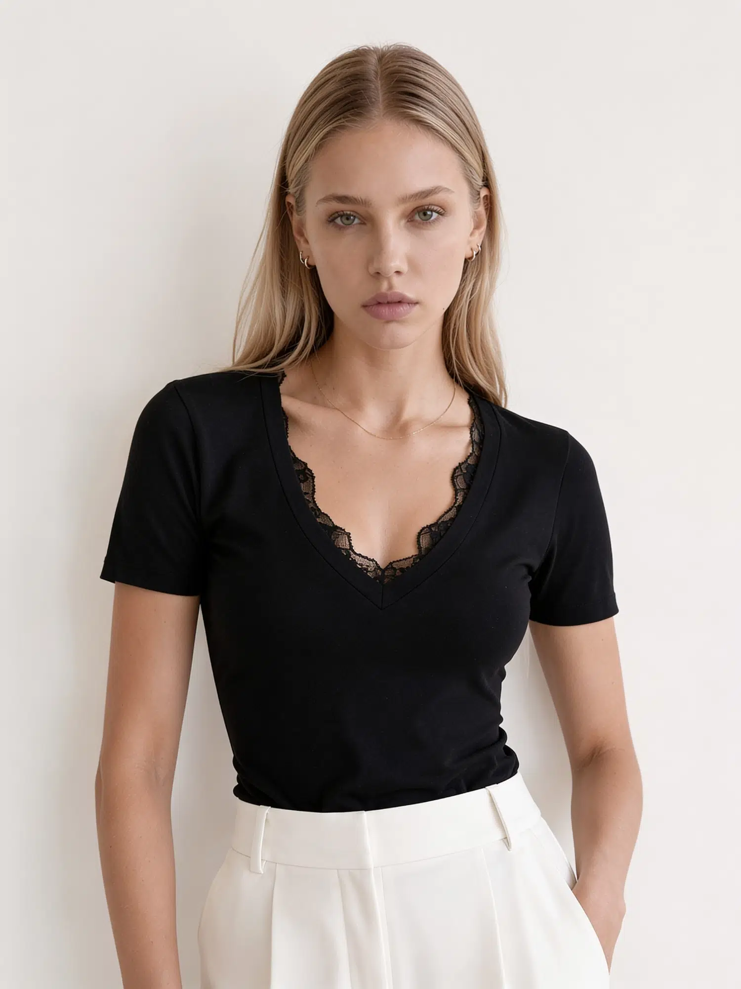 V Yaka Dantel Detay Tshirt 17381 - SİYAH
